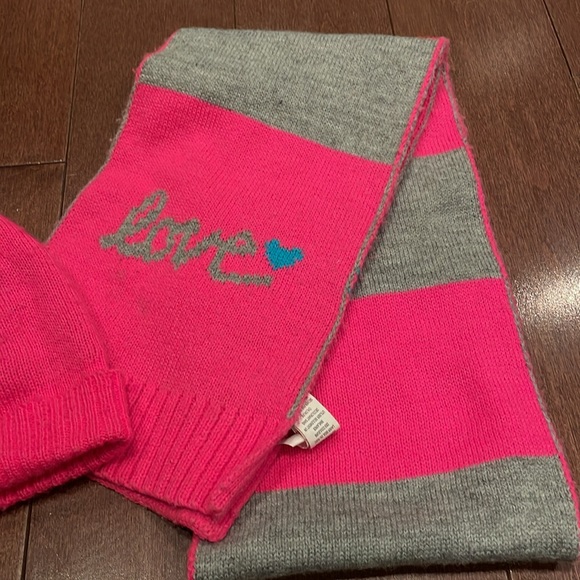 LOVE hat and scarf set - Picture 3 of 5